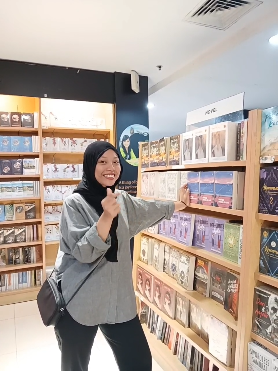 pov buku lagi godain aku😌🤝🤚🤚 #fyp #xyzbca #myself #books #fisipoljaya @Gramedia @Wattpad 