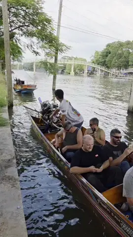 มาดูเรือแข่งที่ดอนลาว แต่เจอกลุ่มชาวฝรั่งสวิตเซอร์แลนด์ อยากลองนั่งเรือซิง🚤 ไม่เคยขัดจัดให้ตลอด😊😊 >แล้วแต่ศรัทธา< #สเต็ปรับแขก #ไทยภักดี9 #อาลาดิน46🌈 #ภิรมย์ศิลป์า #สามสลึง @M ปั้มสาย @Seksit 