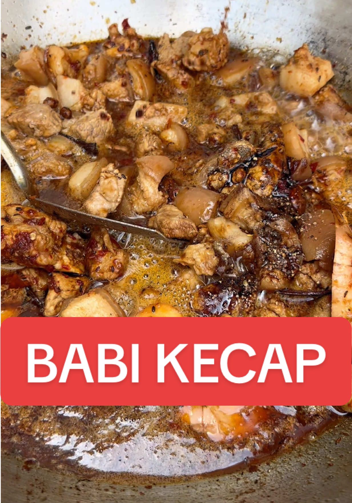 BABI KECAP ❤️❤️❤️ tukang masak yaa harus siap bisa masak apa aja. dan masakin siapa saja. terutama pelanggan tetap kakak ku ini @made.raji 