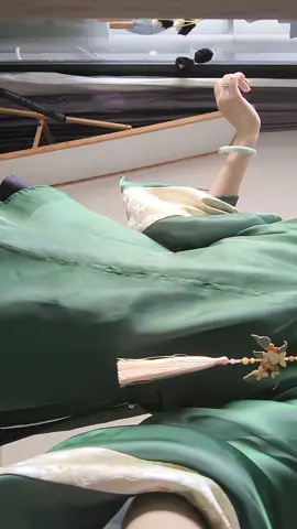 Nóng quá thì mình xắn tay áo lên nha :v #vietphuc #Athenapham #fyp #aotaccachtan #aotet 