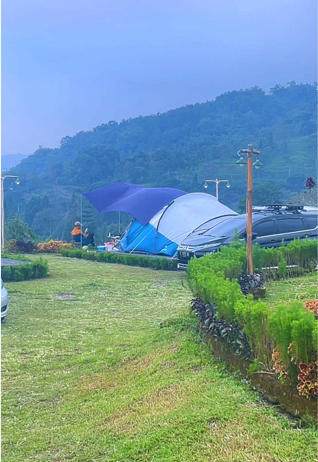 Bentar lagi mau tahun baruan nih guys 🤗. Siapkan Tenda Camping kamu buat camping di Bukit Layangan. Ajakin bestienya juga untuk seru seruan di camping di sini.😍 #fouryou #wisata #tempatviral #masukberanda #camping 