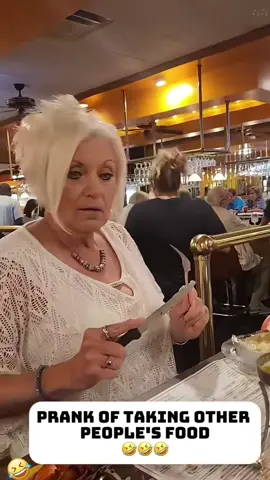 The waiter took away the food prank🤣🤣🤣#interesting #funnyvideos #funnymoments #prank #funny #usa #food#play 