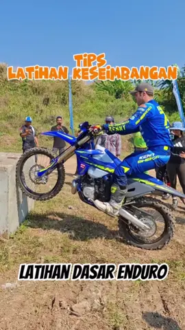 Tips Keseimbangan dari Mario Roman di Hiu Selatan Hard Enduro #7 Kendal 2025!  Keseimbangan itu kunci utama buat kamu yang suka enduro! Mario Roman @marioroman74 bilang, dengan keseimbangan yang bagus kamu bisa:  ✅ Cegah cedera ✅ Refleks cepat hadapi medan licin atau nggak rata ✅ Kontrol motor lebih stabil ✅ Tubuh cepat pulih setelah latihan berat  Latih keseimbangan biar makin pede dan aman jelajahi medan sulit! Siap coba?  #HiuSelatanHardEnduro #MarioRoman #EnduroTips #Keseimbangan 