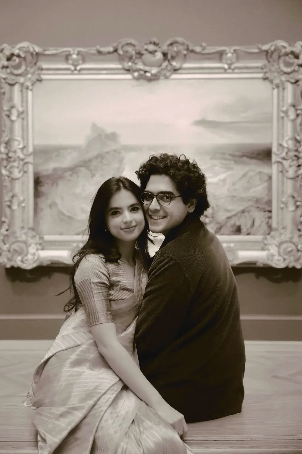 Night at the museum with my 🩷🌌 Stunning photos by @mohsinphoto on ig Saree by @nilambaribanaras on ig Makeup by @BismaHMUA 