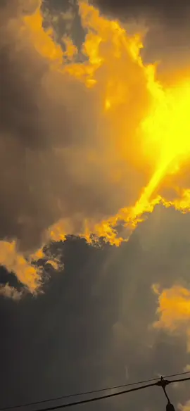 أحلامي كبيرة جدًا لأكون معه، بينما هو ينتظر آخر. 