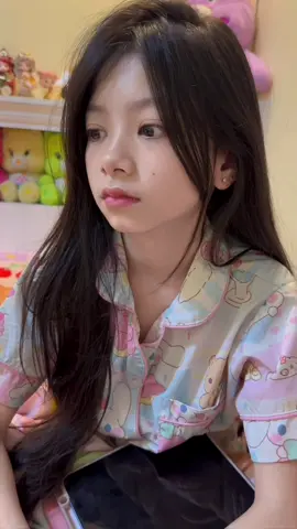 วันนี้มีคนตื่นบ่าย 🙈 เมื่อคืน ทั้งบ้านพากันเปิดหนังดูเกือบเช้า 😂🙈 #โอนิวส์ #พี่โอนิวส์น้องโนอาร์ #onewnoarstory #onewnoarstoryofficial #พ่อน้องโอนิวส์ 