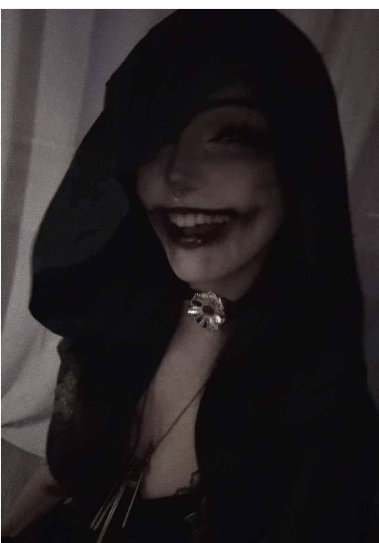 man bl0000ddd mmmm #residentevil #witch #Dimitrescu #cosplay #halloween