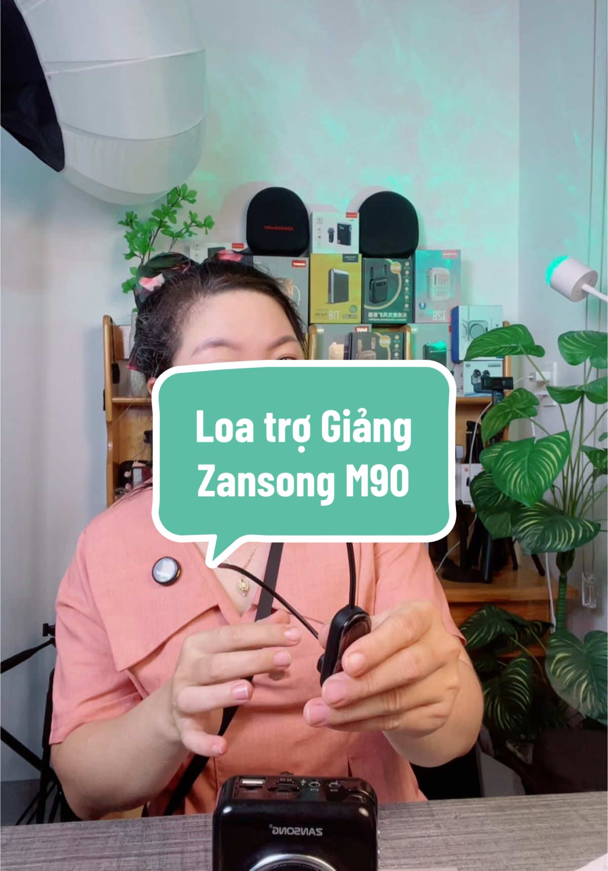 Loa Mic trợ Giảng ko Dây Zansong M90. Có 2 mic ko dây cài áo và cài dầu nên rất là tiện lợi#loatrogiang #mictrogiangkday #zansongm90 #hamyshop887 