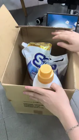 nước giặt xả 2in1 sizen, lưu hương lâu bền màu áo,mềm sợi vải.thành phần gốc thực vật nên ko gây kích ứng kể cả da trẻ nhỏ và da nhạy cảm.#thamthanthien #nuocgiat #nuocgiatxa #nuocgiatsizen #xuhuong 