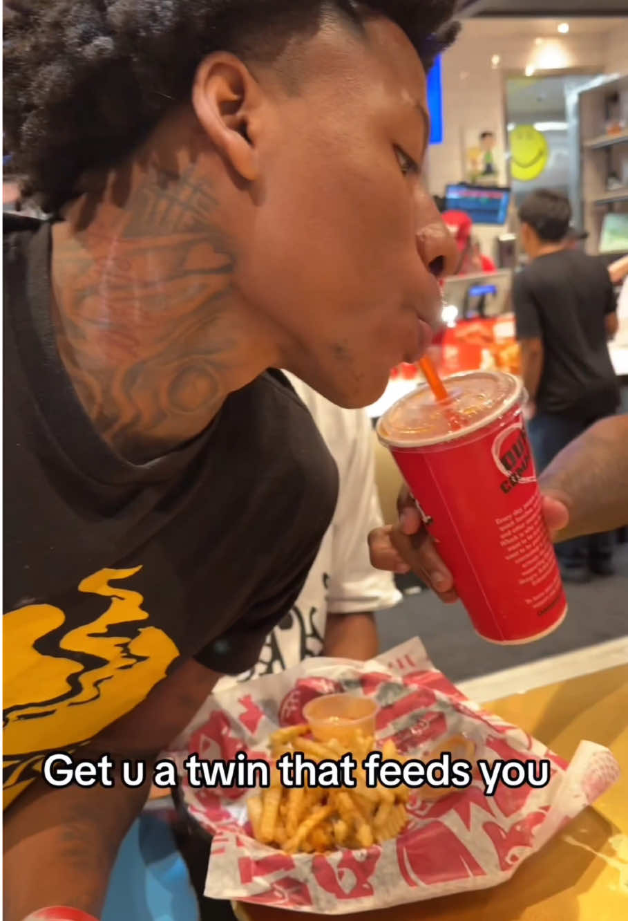 When your best friend feeds you🤣🤣🤣#fyp #foryou #funny #friends #fun 