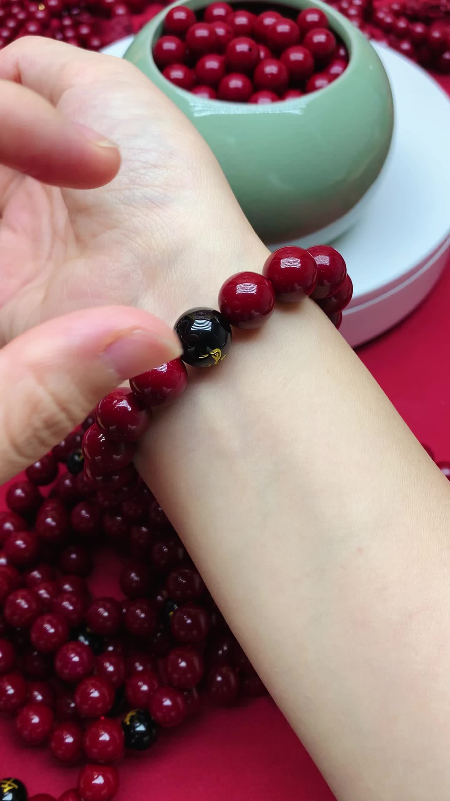 Why do women have to wear cinnabar? #zinnober #bracelet 
 