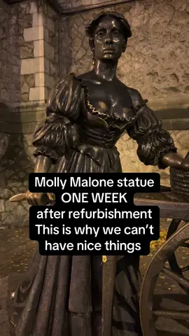 Hands off Molly Malone #mollymalonestatue #mollymalone #standrewschurch #dublinireland #dublin #mollymalonedublin #ireland 