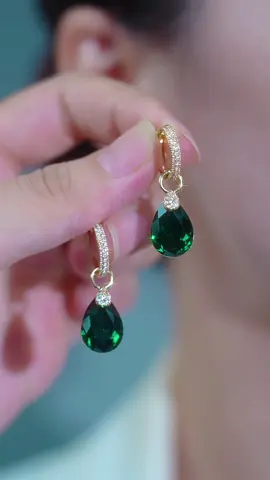 #earrings #earringsoftheday #jewelry #fashion #tiktokshopfalldealsforyou 