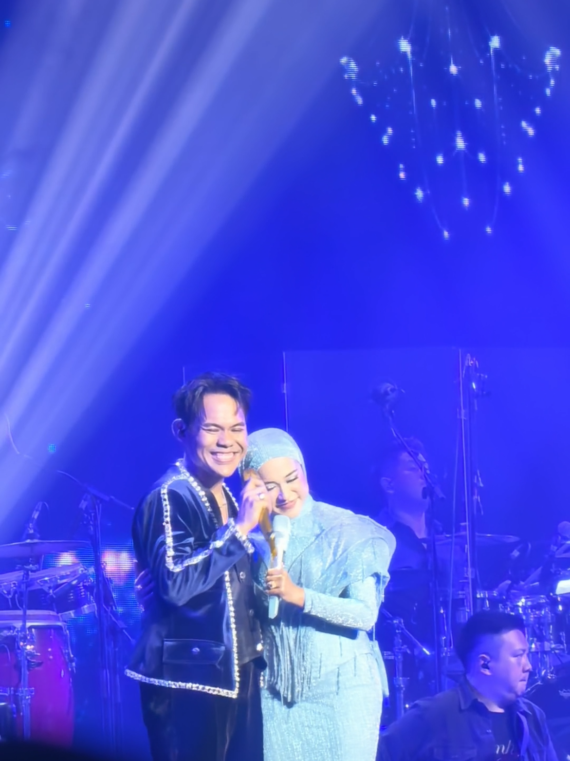 Aku Cinta, Empat Live In Kuala Lumpur. 🫶 😍 #empatliveinkl #konsertempat #syamel #ernie #syamelernie  @syamel_official @erniezakri23 @syamelovers @ernienators.my 