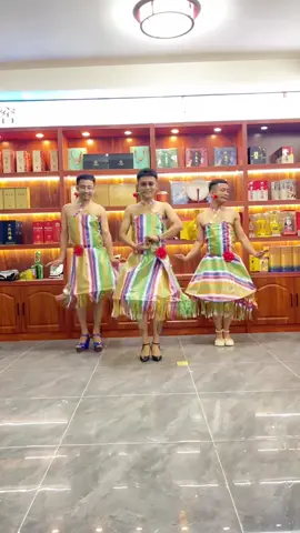 Nhân ngày 20/10. Xin gửi lời chúc đến các bà. các mẹ. các cô. các chị. và các em