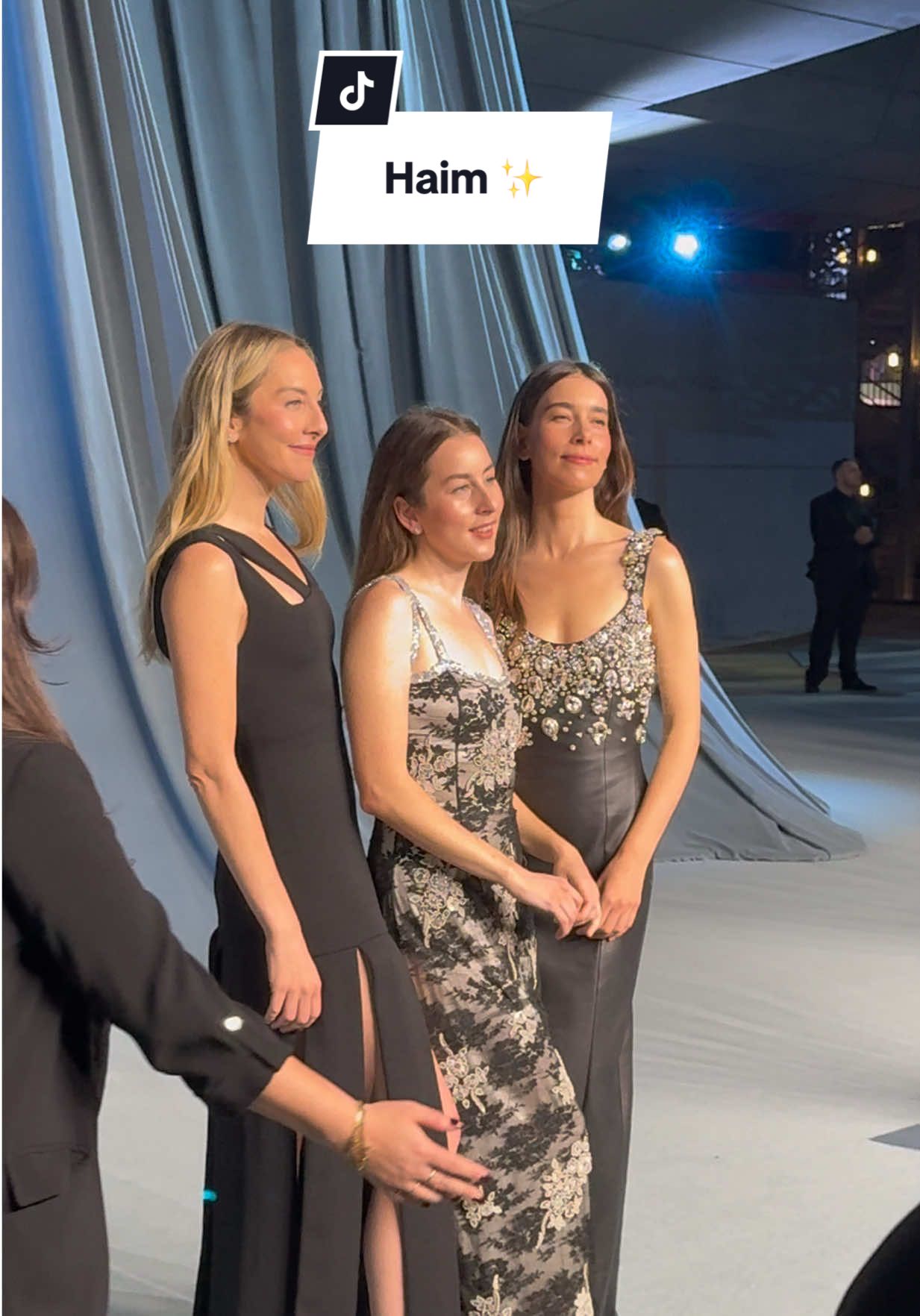 @haimtheband has arrived at the @Academy Museum gala 🤩