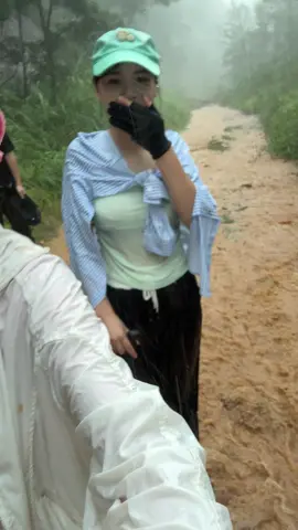 Đi treckking chữa lành nhưng mà nó lạ lắm 🥲  #treckking #leonui #xuhuong #viral 