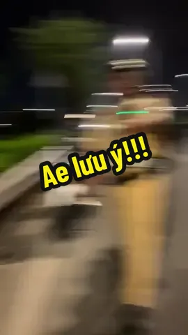 Xe máy thay đổi kết cấu. Gửi xác minh về hãng đối chiếu xem đúng thông số kỹ thuật hay chưa để có cơ sở xử phạt. Xử phạt dựa trên đăng ký xe bao gồm. Màu sơn, dung tích, số loại xe để xử phạt. Chứ ko phải đối chiếu theo kiểu hỏi Google…  Những AE ko am hiểu ko nên bắt trước các idol top top quay tầm bây là về đội là thêm tội. Tốt nhất cứ nhẹ nhàng làm thủ tục rồi lướt qua dạ. Vâng. Ạ…