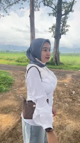 Hari demi hari aku kehilangan minat pada cinta. Tetapi jika cinta menemukanku lagi, biarlah itu dengan seseorang yang cintanya lebih besar dari cintaku, dan aku berdoa semoga itu bertahan, kali ini 🤗 #sendirilebihbaik #jembertiktok #dyppppppppppppppppppppp 