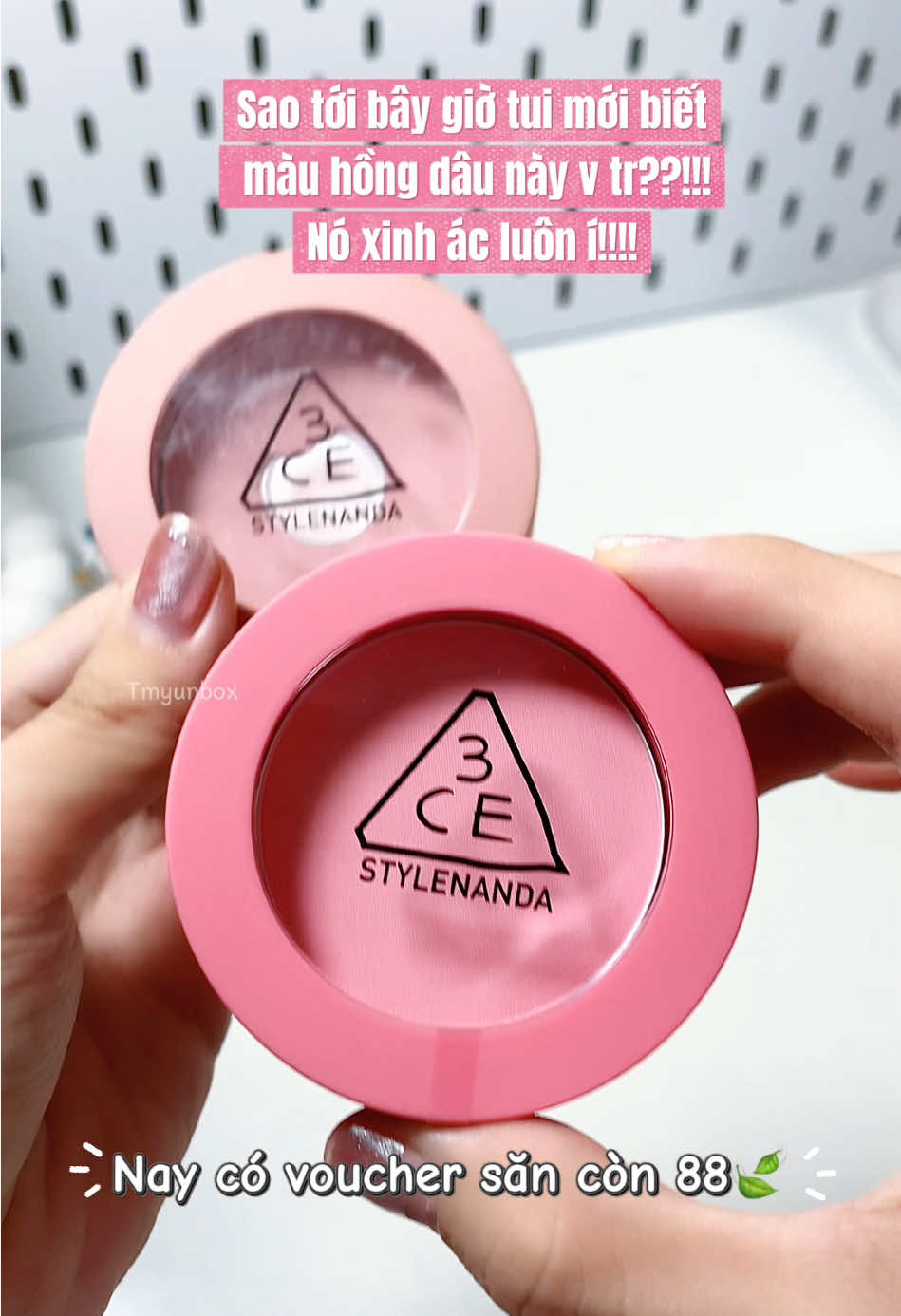 Cảm giác má như phủ sương, nhờ lớp hồng dầu nhẹ mà sang kiểu effortless glow ✨ #3CE #mahong #Tmyunbox 