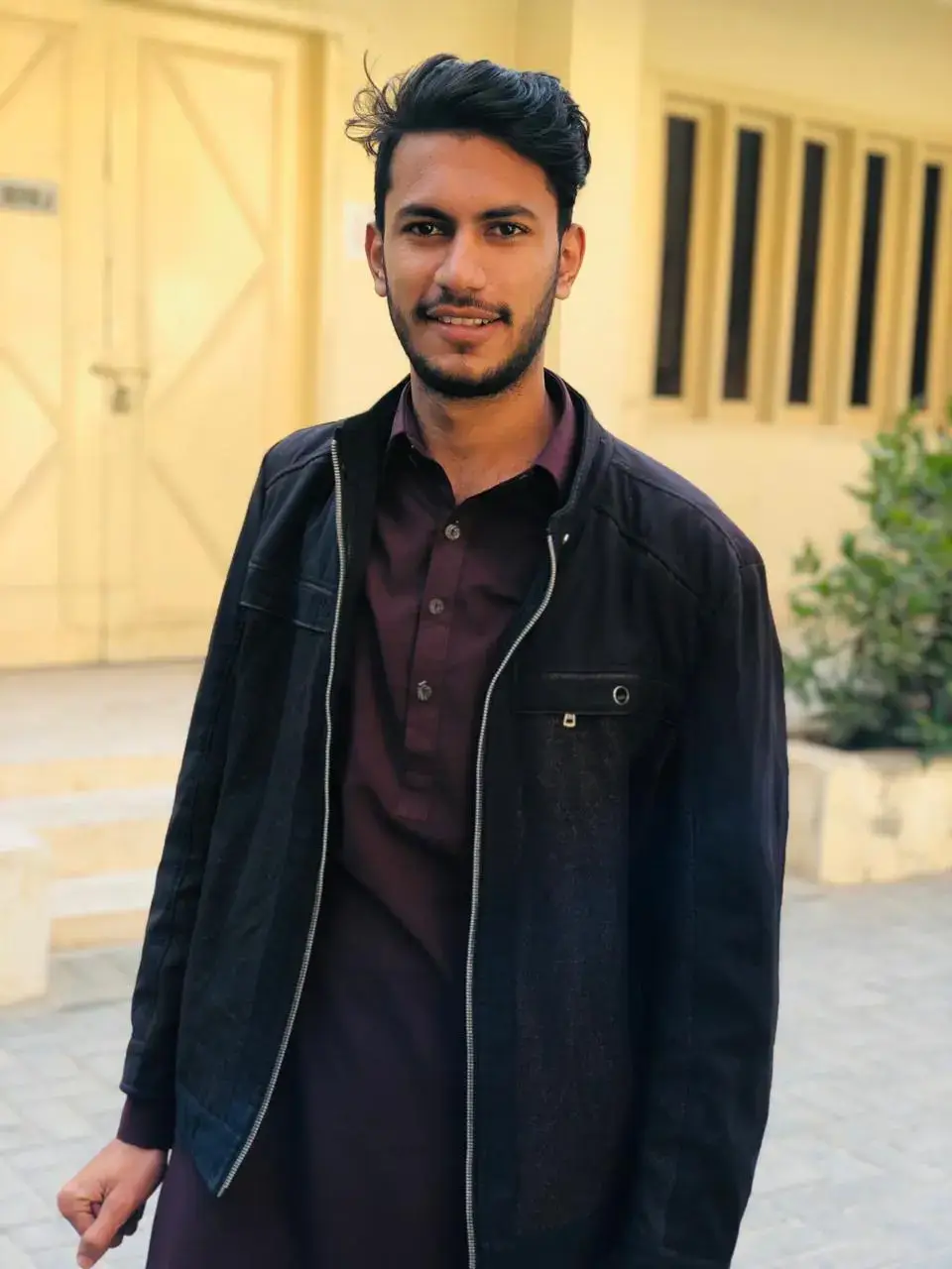 *_پیسوں کے قرض ادا ہو جاتے ہیں، لیکن رویوں کے قرض ہمیشہ رہتے ہیں۔🥀🖤_* 