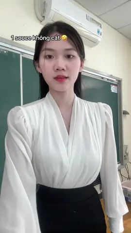 Chỉ có lúc quay cười nhìn mặt mới đỡ dữ thoaii, chứ tắt cam coi =)) bà cô khó tính nhất đời 🤣 #xh #fyp #cogiao 