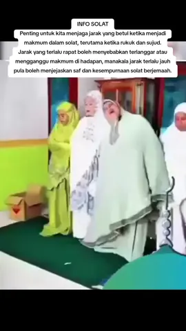 INFO SOLAT] Penting untuk kita menjaga jarak yang betul ketika menjadi makmum dalam solat, terutama ketika rukuk dan sujud. Jarak yang terlalu rapat boleh menyebabkan terlanggar atau mengganggu makmum di hadapan, manakala jarak terlalu jauh pula boleh menjejaskan saf dan kesempurnaan solat berjemaah. Islam mengajar kita agar sentiasa menjaga adab ketika solat, termasuk memastikan saf lurus, rapat bahu ke bahu, namun tetap memberi ruang pergerakan yang selesa. Jom sama-sama perbaiki adab berjemaah agar solat kita lebih sempurna dan khusyuk 🤲 #solat #beritaviral #trendingvideo #ibadah #makmum 