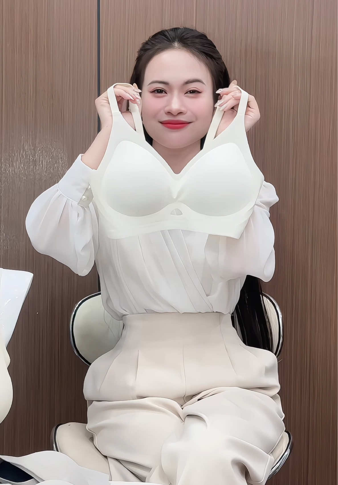 Áo trong phải chọn cho phù hợp nhé các tình yêu