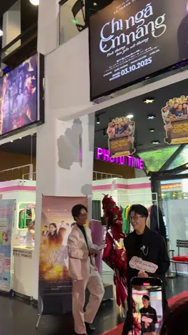 Đại diễn ZunBin đang trên thảm đỏ trong sự kiện họp báo ra mắt phim HOA TRÊN MỘ CHỊ của Đạo diễn ZunBin ❤️ #Hoatrenmochi #BBmedia #BBbeauty #Zunbin