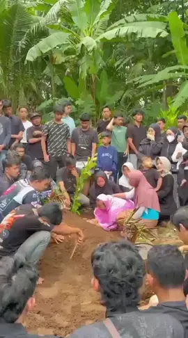 padang jembar panggonmu mas yud, sampean tiang sae, yang tanah untuk keluarga mas yudhis 🥺#🥀 #fyp #khusnulkhotimah #yudistirabr #meninggal 