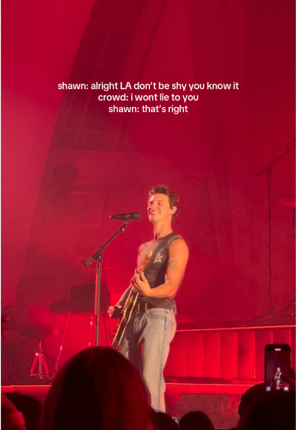 he’s flirting with us #shawnmendes #ontheroadagain #hollywoodbowl #concert #tour 