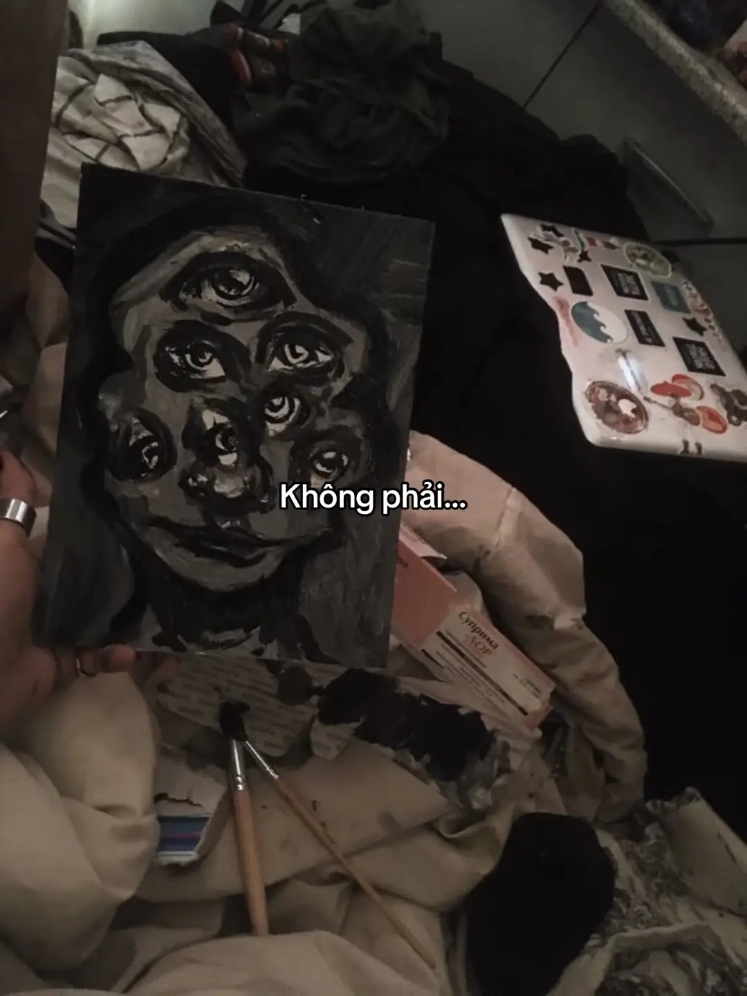 Không phải,  cứ bày tỏ hết lòng với  một ai đó,  thì sẽ nhận lại  giống hệt như vậy.  Có người làm ngơ,  có người hững hờ,  có người  cũng chẳng quan tâm  đến tổn  thương của bạn.  Cho đi  là sự tự nguyện,  nhất lại là tùy tâm…”#đaulong🥀💔 #buôn_tâm_trạng💔😔 