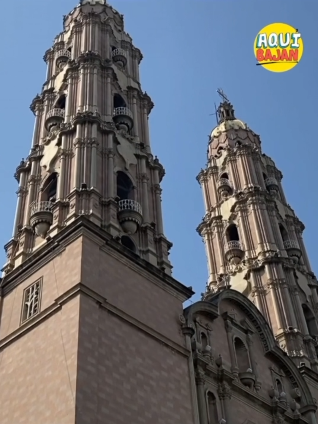 📍 ¿Sabías que…? La Catedral del Señor de Tabasco, en Villahermosa, es una de las iglesias más altas de México. Su imponente arquitectura está inspirada en la Basílica de San Juan de los Lagos. Un orgullo tabasqueño que no puedes dejar de admirar. 🇲🇽✨ #AquiBajan #Tabasco #Villahermosa #OrgulloTabasqueño
