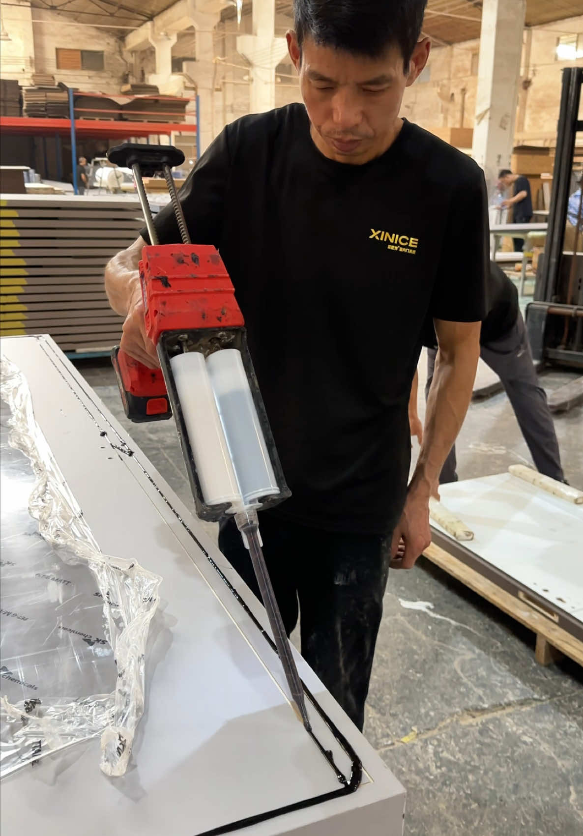 Wooden doors are repaired with polyurethane materials through CNC engraving to form a pattern design.#doors #woods #XINICE #Wooden #door 
