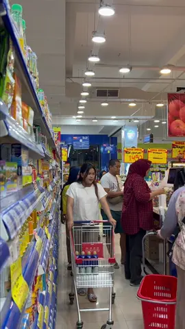 Masuk dengan list belanja, keluar dengan semua yang bukan di list😂 Siapa yang gini juga? Angkat tangan!🙋‍♀️🙋‍♂️