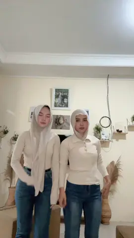 Biar jadi pusat perhatian😝