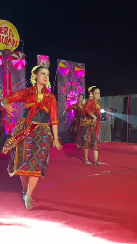 Tari Nyello’ Aeng Sanggar Maduratna Sampang - Musik Daul Maharaja Tera’ Bulan E Malem Ngerrap Sape Sabtu, 18 Oktober 2025 Lapangan SKEP Bangkalan #TerakBulan #DisbudparBangkalan #fyp #TariMadura #DaulMadura 