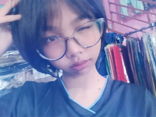 shorthair era?? #photos #shorthair #shorthairgirls  #glassesgirl #fyp 