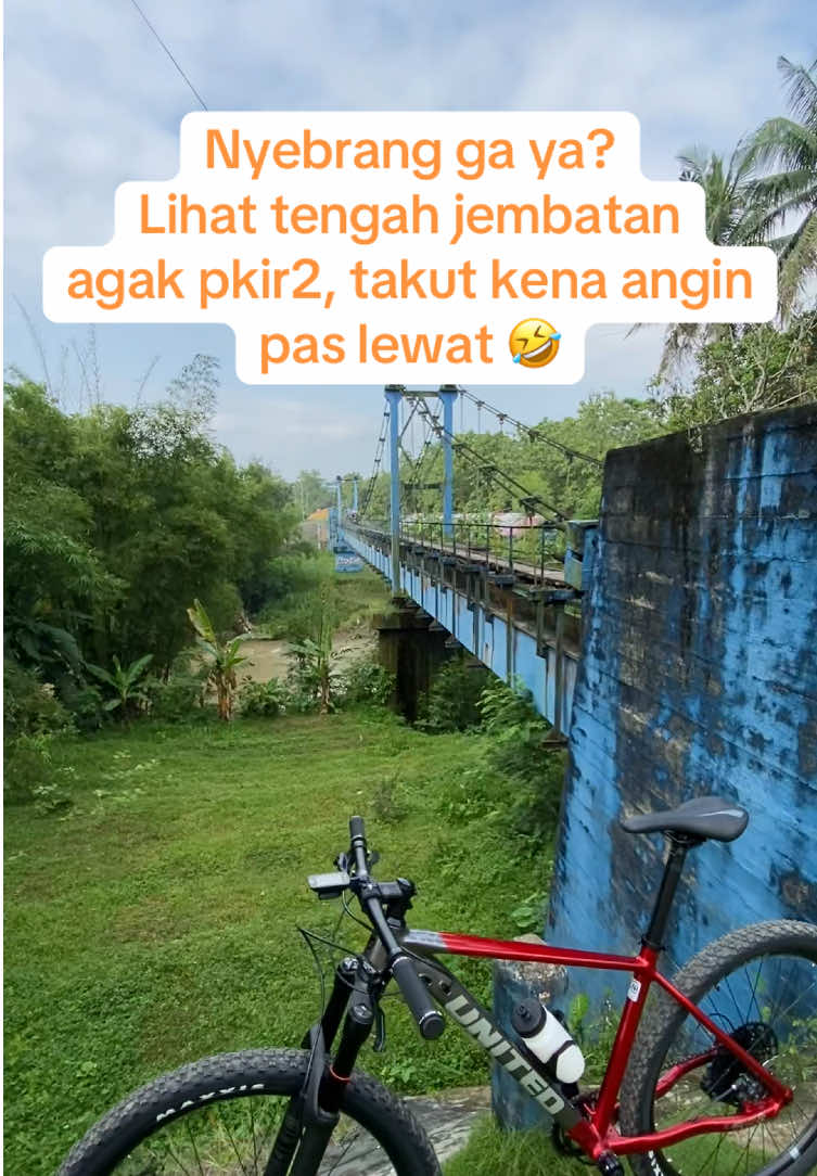 Oleh kanan dikit masuk irigasi 😆 #mtb #gravel #xc #sepeda #gowes 