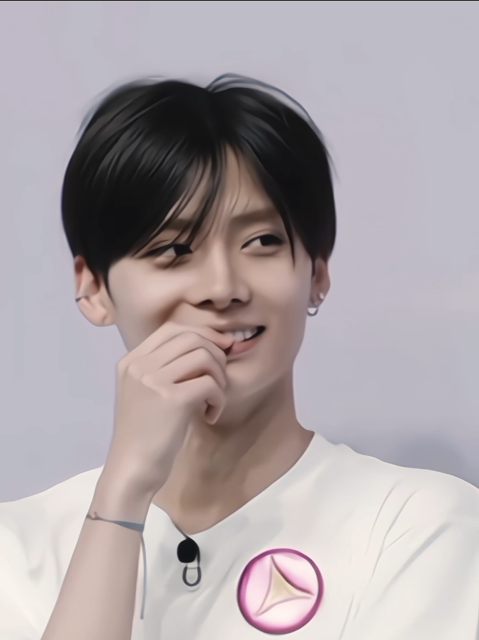 word is Leo likes people who smile a lot 👀 #sangwon #leo #상원 #리오 #leesangwon #leeleo #이상원 #이리오 #leowon #렝원 #alphadriveone #ald1 #알파드라이브원 #viral #fyp #trending 