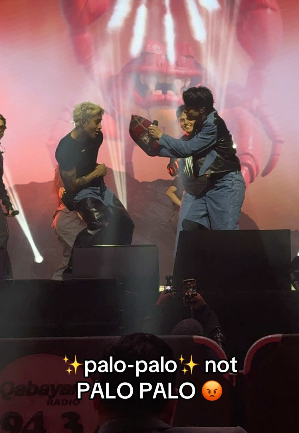 Ito ba yung tinatawag na gentle parenting. 🧹🩴 ✨palo-palo lite Doha Edition  @SB19 Official  #sb19 #sb19official #dungka  Simula at Wakas World Tour Doha SAW Doha