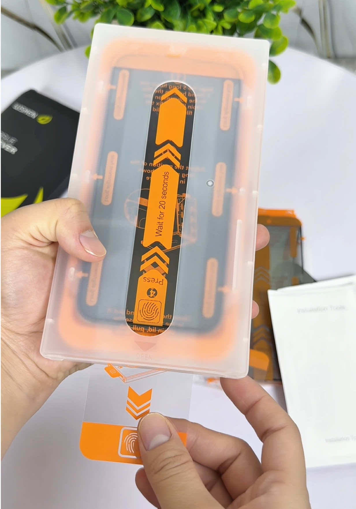 Kính cường lực không viền đen, chống chầy xước bảo vệ điện thoại, tư dán ngay tại nhà cực kỳ đơn giản. #xuhuong #xuhuongtiktok #emhuyensansale #kinhcuongluciphone #kinhcuonglucwsken 