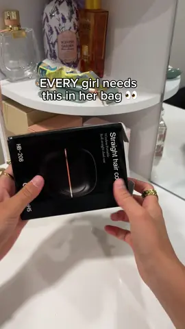 Share it with your best friend💅🏼🩷 #ministraightener #hairhack #uk #hairlove #christmas 