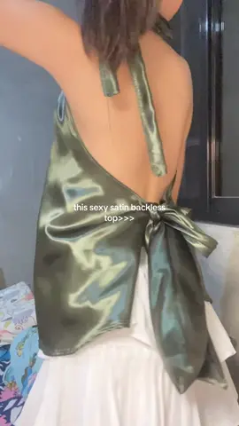 elegant satin halter top for your next date 💚🌲🧃 #satintop #haltertop #backlesstop #eleganttop #sexytop 