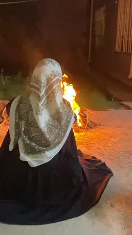 يمكن للانسان ان يكبر عشرة سنين دفعة واحدة،في احظة واحدة،وفي موقف واحد 💔