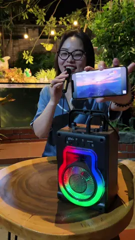 Loa chíu chíu thế này lại kèm mic hát ok luôn. Quá ưng trong tầm giá #loakaraoke #thuytinhtuy 