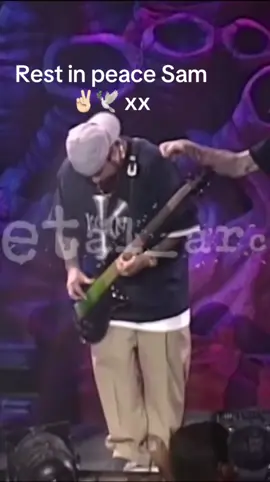 Sam Rivers ,bassist of Limp Bizkit, has unfortunately died at the age of 48. They have not revealed his cause of death but may god bless his soul. Rest in peace sam 🫶🏻🕊 xx #samriversrip💔🕊 #samrivers #limpbizkit #fyp #rip