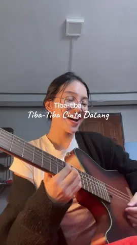 Adaa sesuatu saat ku melihat diaa. Song by @Maudy Ayunda #cover 