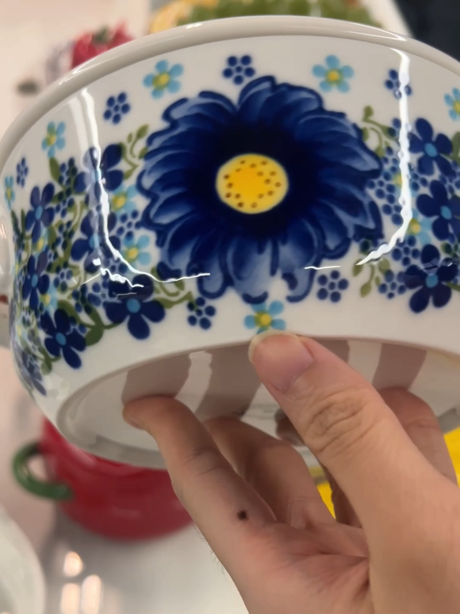 Hand-Painted Floral Ceramic Soup Pot with Lid: Unique hand-drawn blooms, airtight lid locks warmth, durable ceramic—adds artistry to simmering soups or stews.#tableware #ceramic #bowl #pot