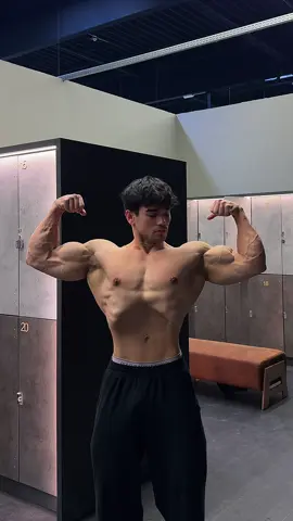 Classic or Mens physique? #fyp #GymTok #bodybuilding #classicphysique #mensphysique 